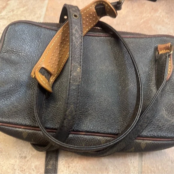 LOUIS VUITTON MONO Marly
Bandoulière Crossbody AUTHENTIC VINTAGE Luxury Purse - Picture 15 of 17